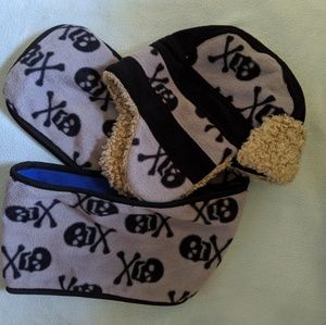 Boys GAP KIDS fleece hat & scarf set skulls S/M